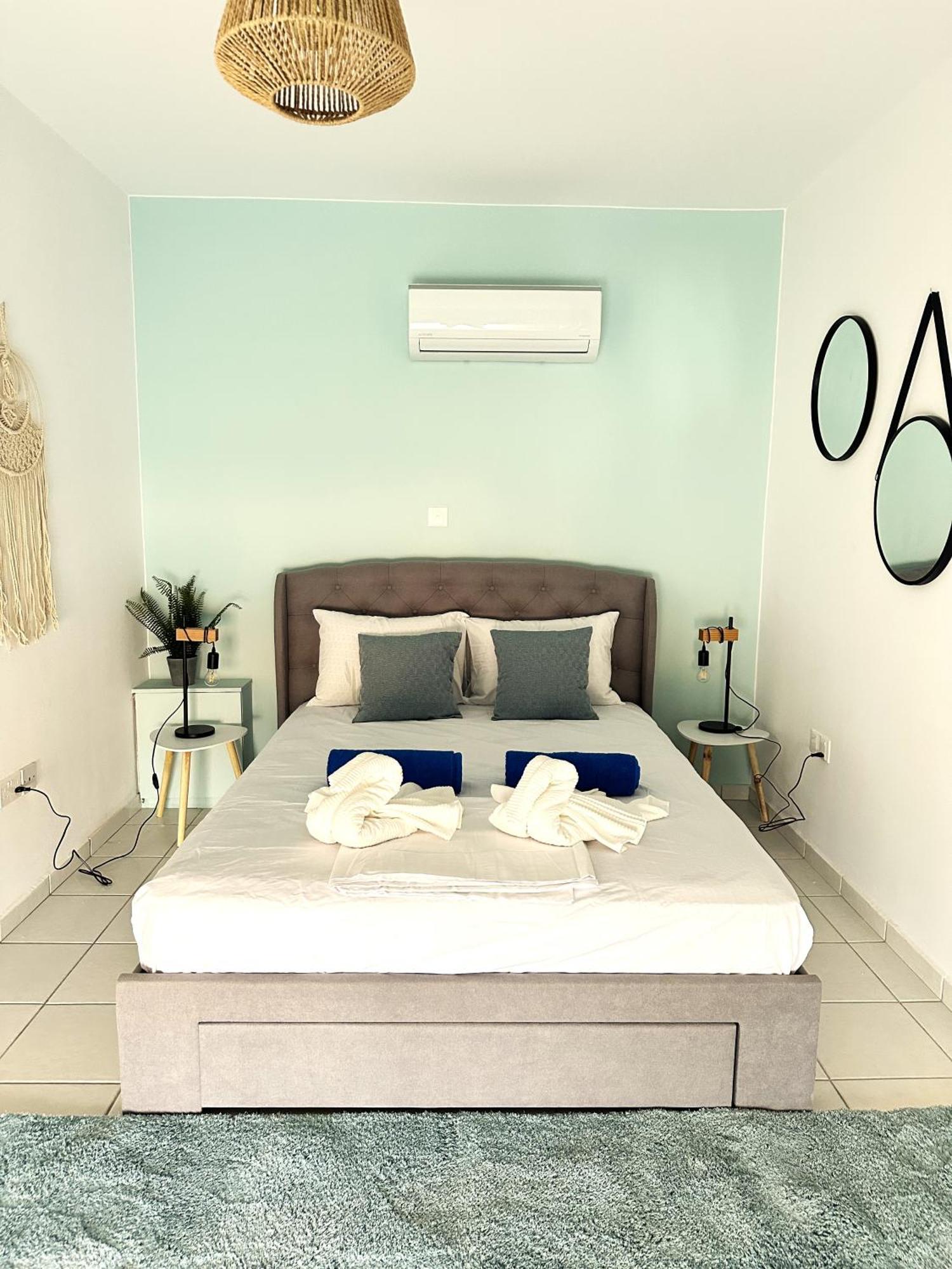 H&O Golden Sun Suite Paphos Exterior photo